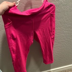 Hot pink capri leggings!
